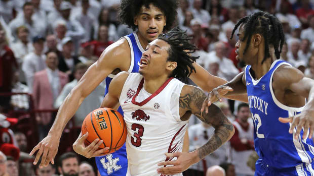 Arkansas Razorbacks guard Nick Smith Jr. drives against Kentucky Wildcats.